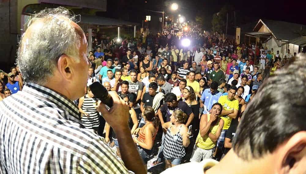 Três mil pessoas ouvem propostas de Bocalom e Roberto Duarte em grande comício em Tarauacá
