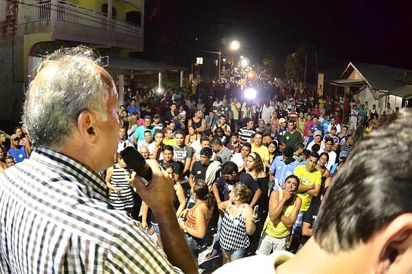 Três mil pessoas ouvem propostas de Bocalom e Roberto Duarte em grande comício em Tarauacá