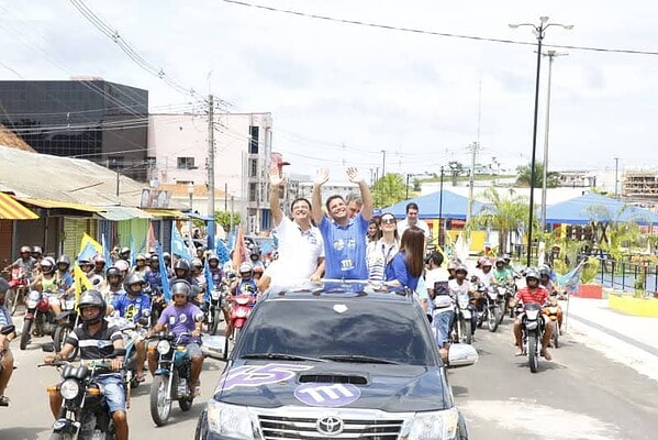 Milhares de apoiadores prestigiam carreata de Gladson Cameli em Cruzeiro do Sul