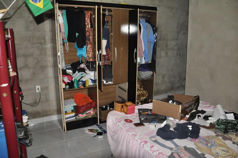 Ladrões reviraram todo quarto atrás de coisas valiosas