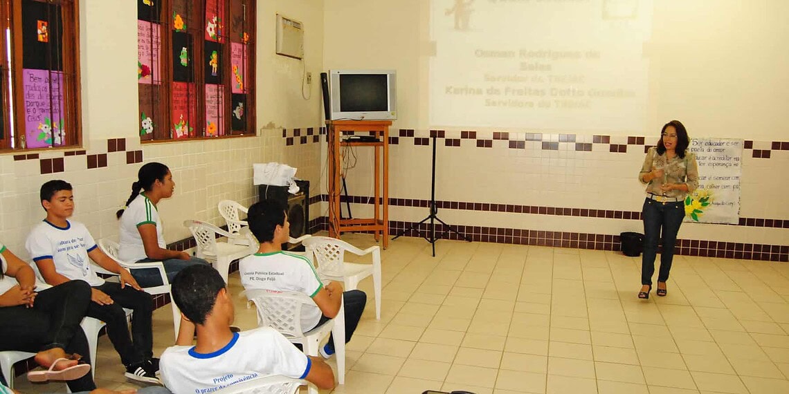 Escola Judiciária orienta estudantes sobre eleições e cidadania