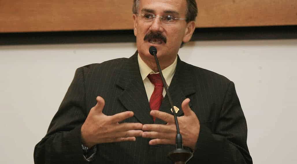 Deputado Walter Prado pede a revitalização de ponte que corta o Rio Tarauacá, na BR-364 1 Walter Prado alertou para estrutura que está precária