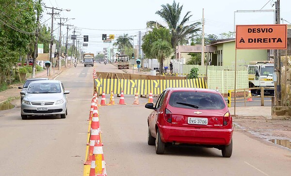 Avenida Getúlio Vargas tem desvio nas proximidades da PGE