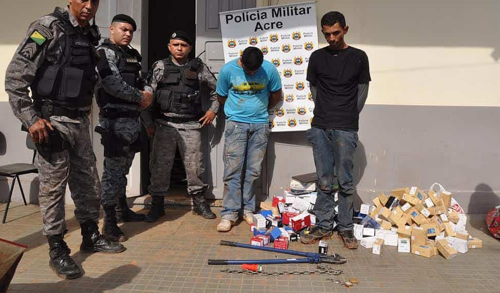 Dois homens são presos acusados de roubar loja no bairro Sobral 1 Dois homens são presos acusados de roubar loja no bairro Sobral