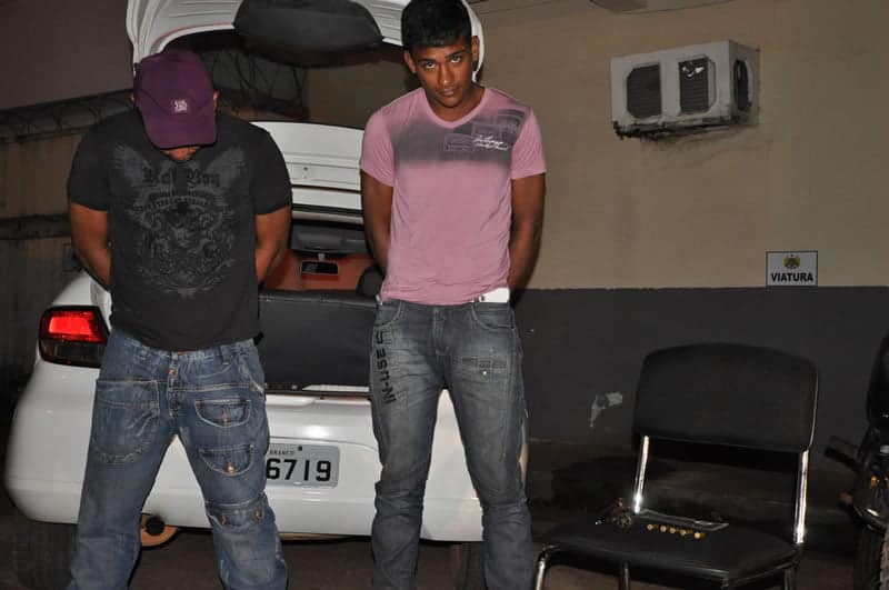 Dupla é presa com arma de fogo 3