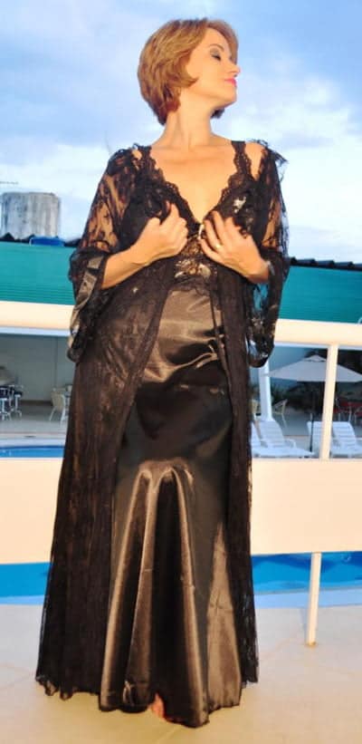 TEEN 2 FLASH - Muito obrigada à loja Sempre Atraente, que convidou esta jornalista para sua nova campanha na TV (amei fazer e conhecer melhor os produtos da loja que já é minha parceira!). E por falar nisso, hoje tem coquetel de lançamento da coleção Primavera Verão e da linha Hope na Sempre Atraente do Bosque e do Centro. Corre pra lá!