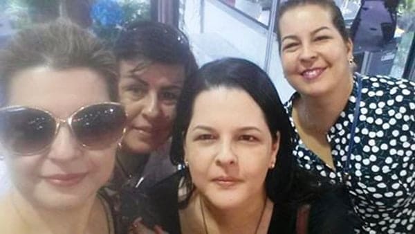 FLASH – Empresária Eliza Amaral (de óculos) está encantada com as Olimpíadas do Conhecimento, em Belo Horizonte. O tour acontece em família!