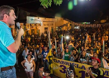 Gladson é recebido com festa em Xapuri e garante lutar pela passarela do Sibéria
