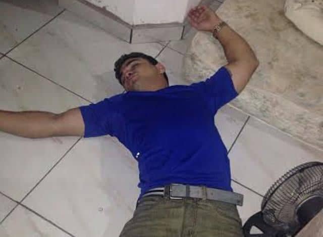 Foto do cantor dormindo no chão deu início aos boatos