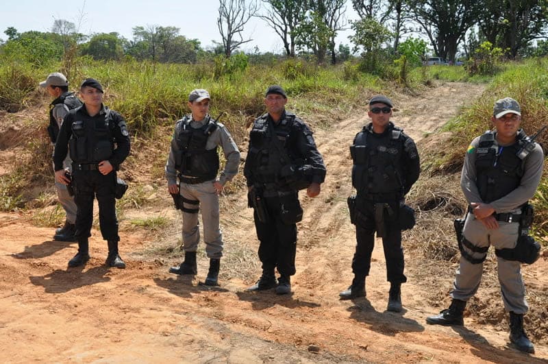 Invasores de área de terra são retirados pela polícia 1 Invasores de área de terra são retirados pela Polícia 4