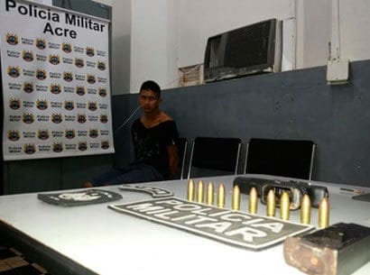 Jovem é preso com pistola 9 milímetros 2 Jovem é preso com pistola de 9 milímetros
