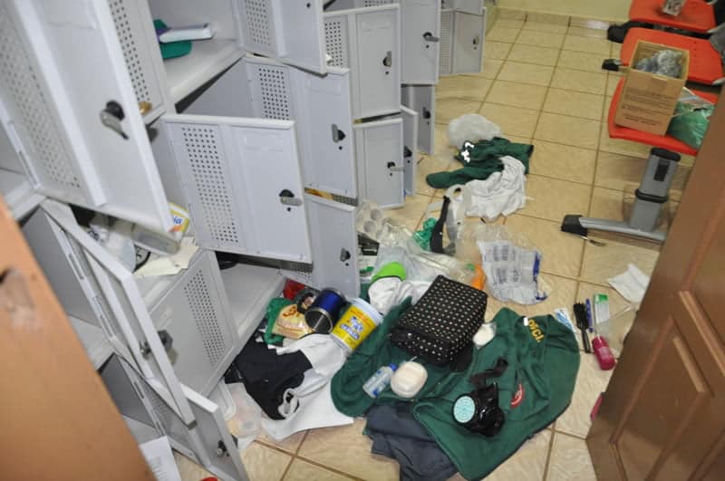 Ladrões invadiram sede do Centro de Zoonoses no final de semana 1 Ladrões invadiram sede do canil e reviraram tudo 2