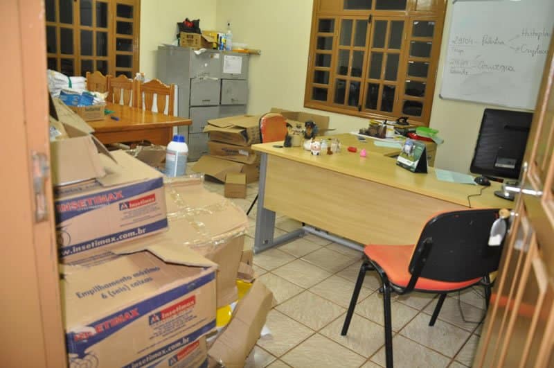 Ladrões invadiram sede do Centro de Zoonoses no final de semana 2 Ladrões invadiram sede do canil e reviraram tudo 3