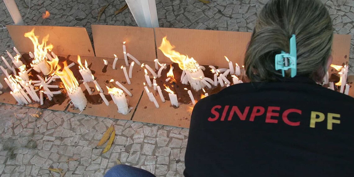 Indignados com o descaso do poder público, servidores federais realizam mais uma manifestação