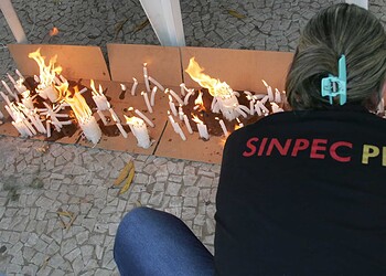 Indignados com o descaso do poder público, servidores federais realizam mais uma manifestação