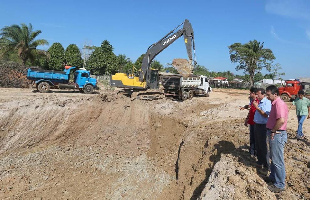 Obras de drenagem e complementos à duplicação da Estrada da Sobral seguem em ritmo acelerado 2 Prefeito Marcus Alexandre e equipe inspecionam serviços