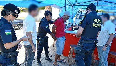 Policiais notaram nervosismo em acreano e suspeitaram