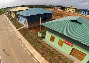 Foram entregues 12 galpões para a indústria marceneira