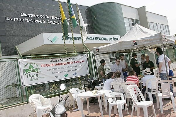 Peritos agrários realizam protesto contra quebra de acordo com o governo federal