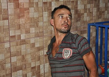 Populares detém homem furtando no bairro Aviário