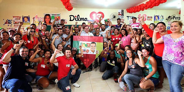 Tião Viana mantém bom desempenho em debate e participa de encontro com a militância