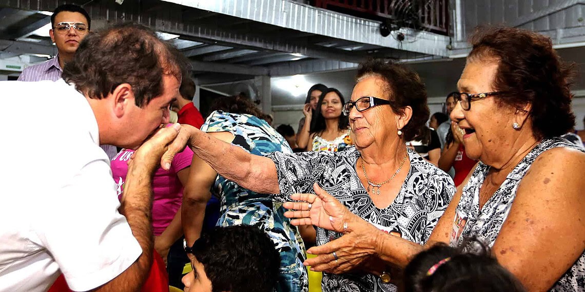 Tião Viana recebe apoio de membros do segmento turístico
