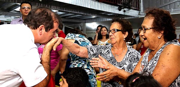 Tião Viana recebe apoio de membros do segmento turístico