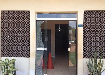 Motoqueiro dispara tiro de escopeta contra delegacia em Acrelândia