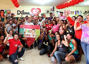 Tião Viana mantém bom desempenho em debate e participa de encontro com a militância