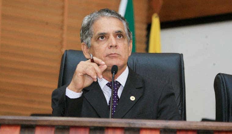 Élson diz que falta dos deputados não prejudica trabalhos