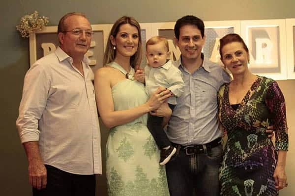 BOM DIA 1 FLASH - Geraldo e Juliana Caobianco celebraram o primeiro aninho do filhote Bernardo com uma linda festa. Os avós Irma e Celso eram só alegria!