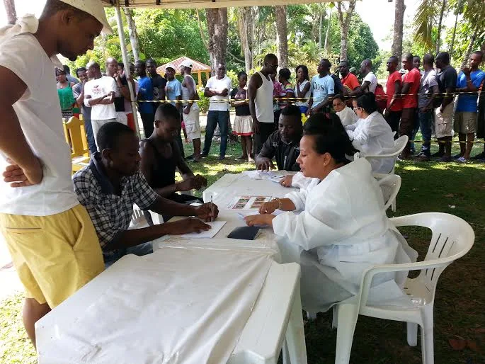 Secretaria de Saúde estadual e municipal realizam ação conjunta na prevenção de doenças no abrigo dos imigrantes 1 Secretaria de Saúde estadual e municipal realizam ação conjunta na prevenção de doenças no abrigo dos imigrantes