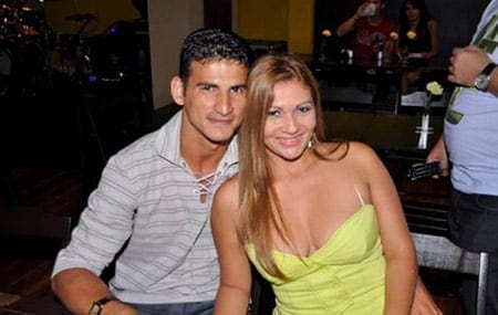 Fiat Comauto inaugura 3 Jornalista Kelly Kley Saldanha recebeu ontem os amigos para um almoço pelo seu aniversário assinalado no calendário solar. Na foto com o esposo Denis Alencar. Parabéns!