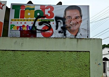 PT no Acre aciona Justiça por pichação em muros e placas da FPA