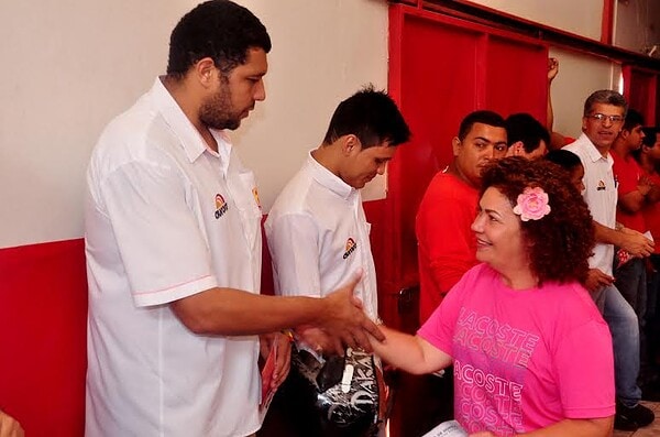 Perpétua Almeida recebe apoio de trabalhadores e empresários