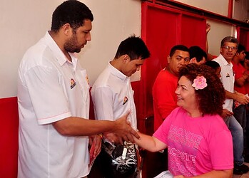 Perpétua Almeida recebe apoio de trabalhadores e empresários