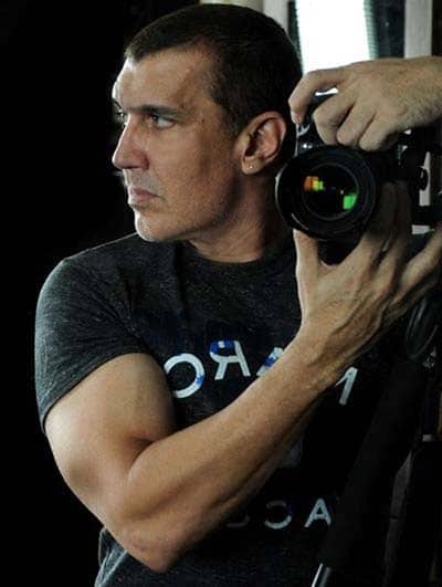 O mal nas redes 2 Fotógrafo Célio Said desembarcou ontem em Rio Branco para produzir books de nossas socialites para os 25 anos da coluna Theodoro Vip. A Festa acontece dia 24 de outubro no hotel Amazônia Rio