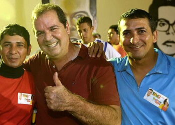 Tião e Perpétua caminham no Bujari e se reúnem com trabalhadores da Capital