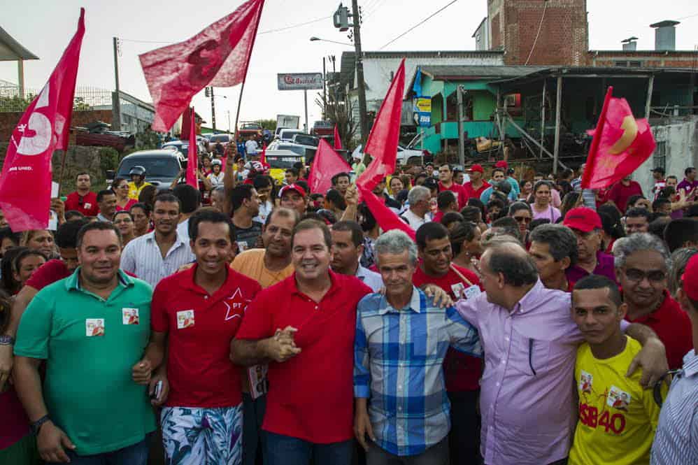 Candidato da Frente Popular de mãos dadas com lideranças no Vale do Juruá