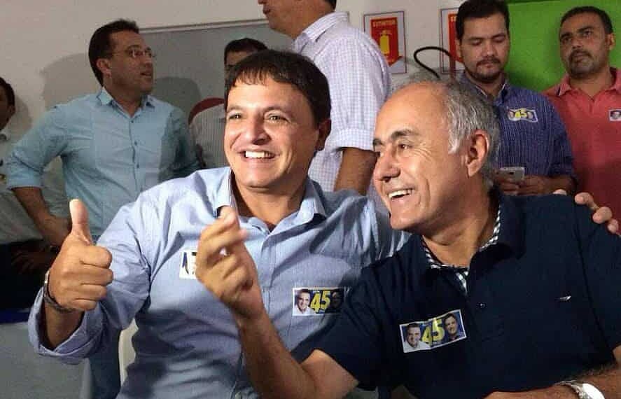 Candidato tucano (esq.) com Bocalom selam união