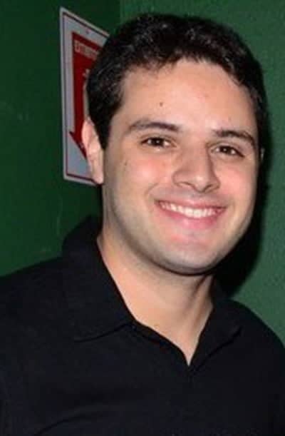 Parabéns Orly Salomão por sua aprovação na OAB, mais que merecida.