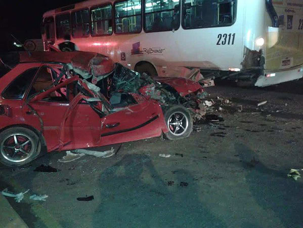 Acidente na BR-364 deixa uma pessoa morta e três gravemente feridas