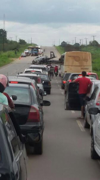 Acidente na BR-364 deixa uma pessoa morta e três gravemente feridas