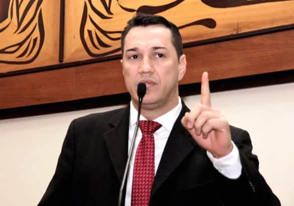 Parlamentar classifica a si mesmo como “um soldado da Frente Popular do Acre” 