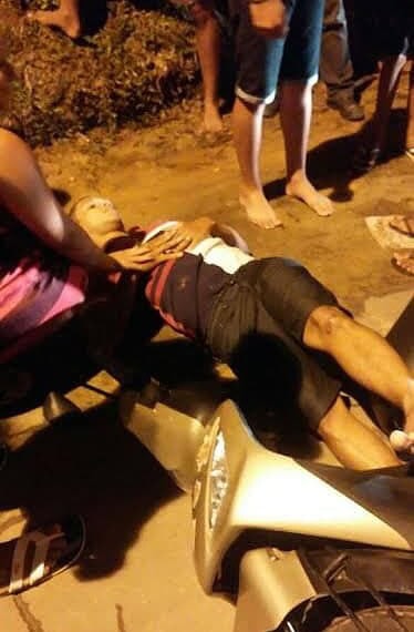 Homem é alvejado por dois disparos de arma de fogo 1 Agenilton espera por socorro