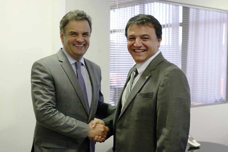 Aécio Neves cumprimenta Marcio Bittar pela ida ao 2º turno 