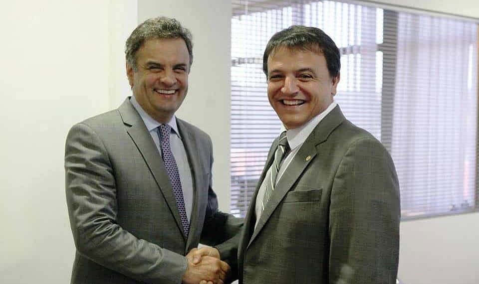 Aécio Neves cumprimenta Marcio Bittar pela ida ao 2º turno