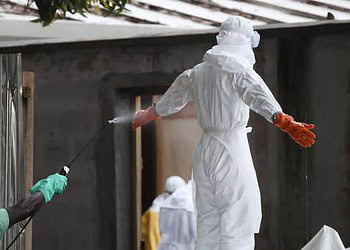 Enfermeiro no momento em que deixa local onde tentou salvar vida de paciente