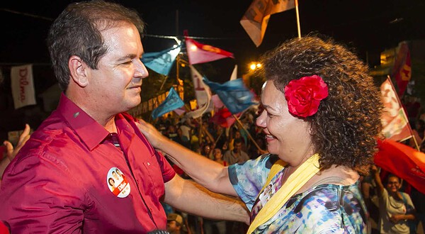 Sena Madureira confirma apoio a Tião e Perpétua durante comício