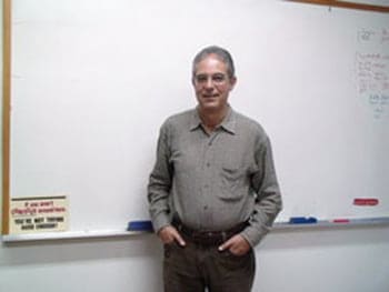 Professor da UFRJ Eduardo Marino ministra palestra